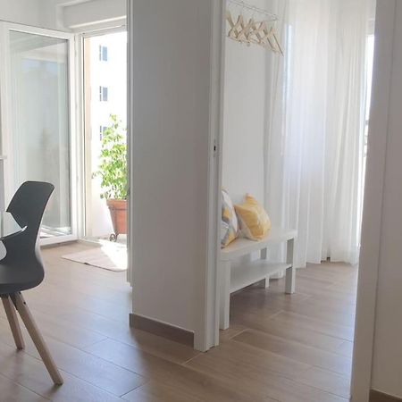 Lovely & Bright Renovated Apt. W/ Balcony In 拉哥斯 外观 照片