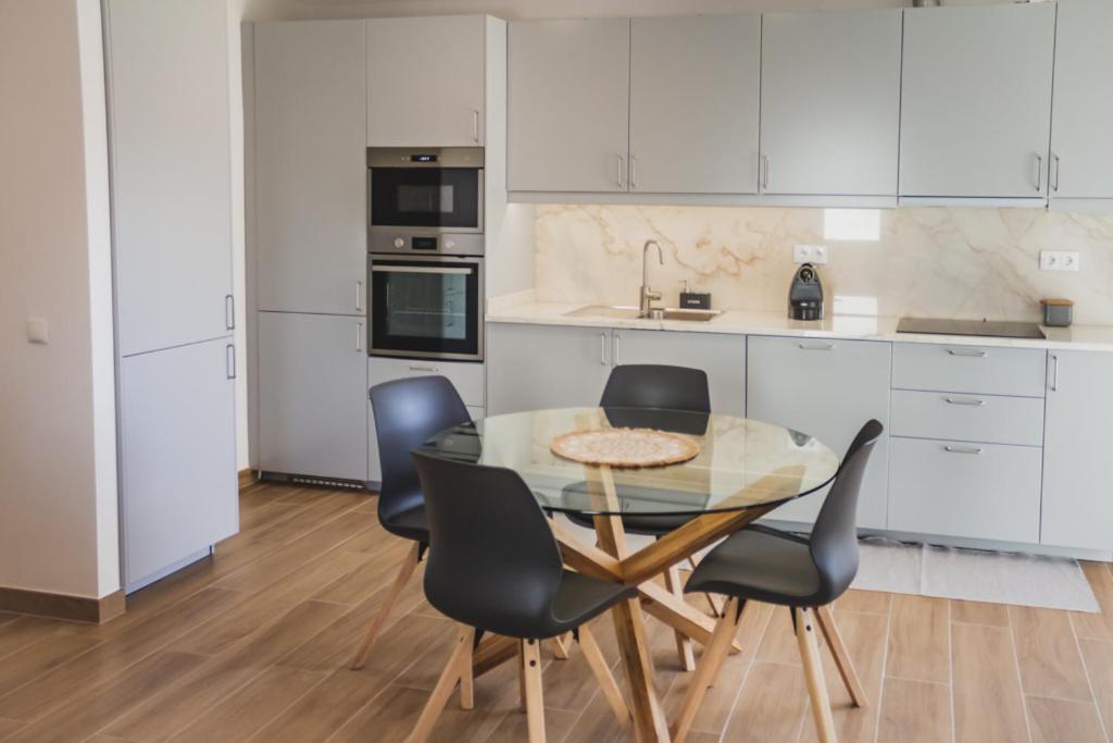Lovely & Bright Renovated Apt. W/ Balcony In 拉哥斯 外观 照片