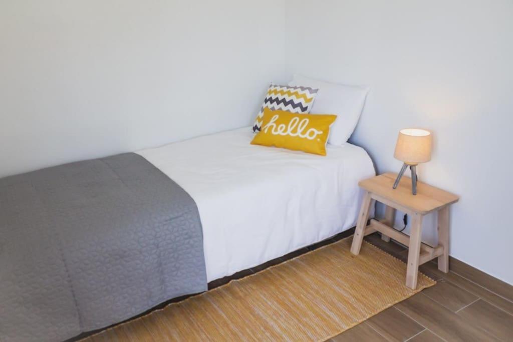 Lovely & Bright Renovated Apt. W/ Balcony In 拉哥斯 外观 照片