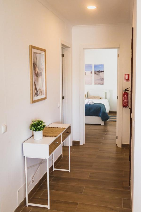 Lovely & Bright Renovated Apt. W/ Balcony In 拉哥斯 外观 照片