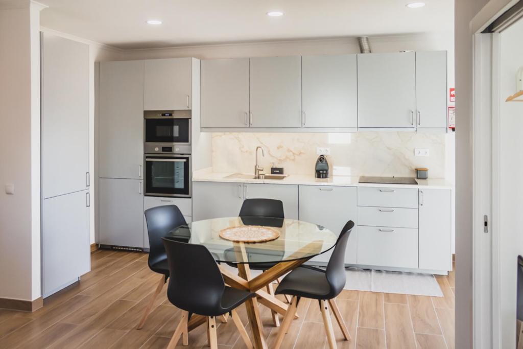 Lovely & Bright Renovated Apt. W/ Balcony In 拉哥斯 外观 照片